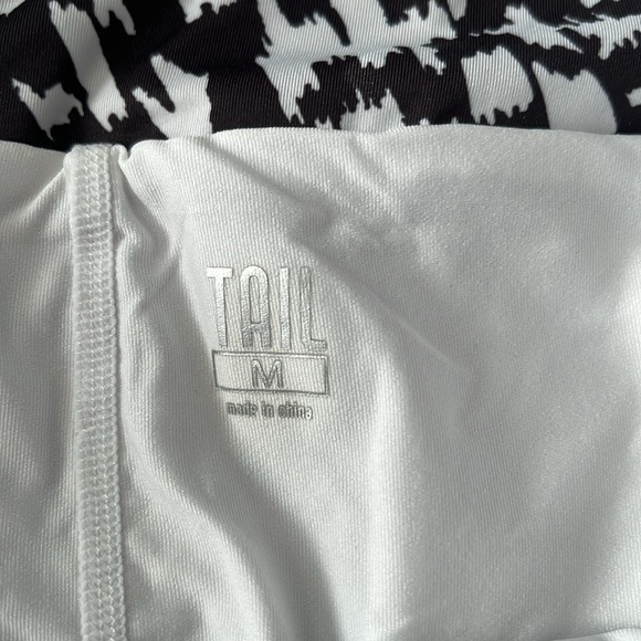 Tail women’s golf skort- size medium - Picture 5 of 5